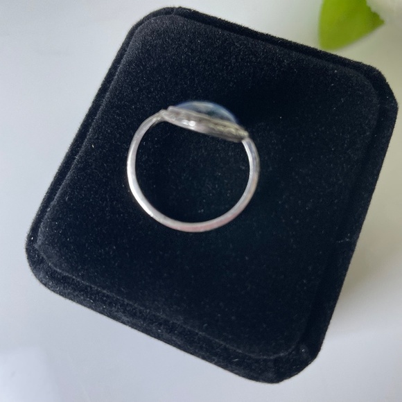 Sterling Silver blue glass ring | Size: 4.7 - Picture 8 of 11